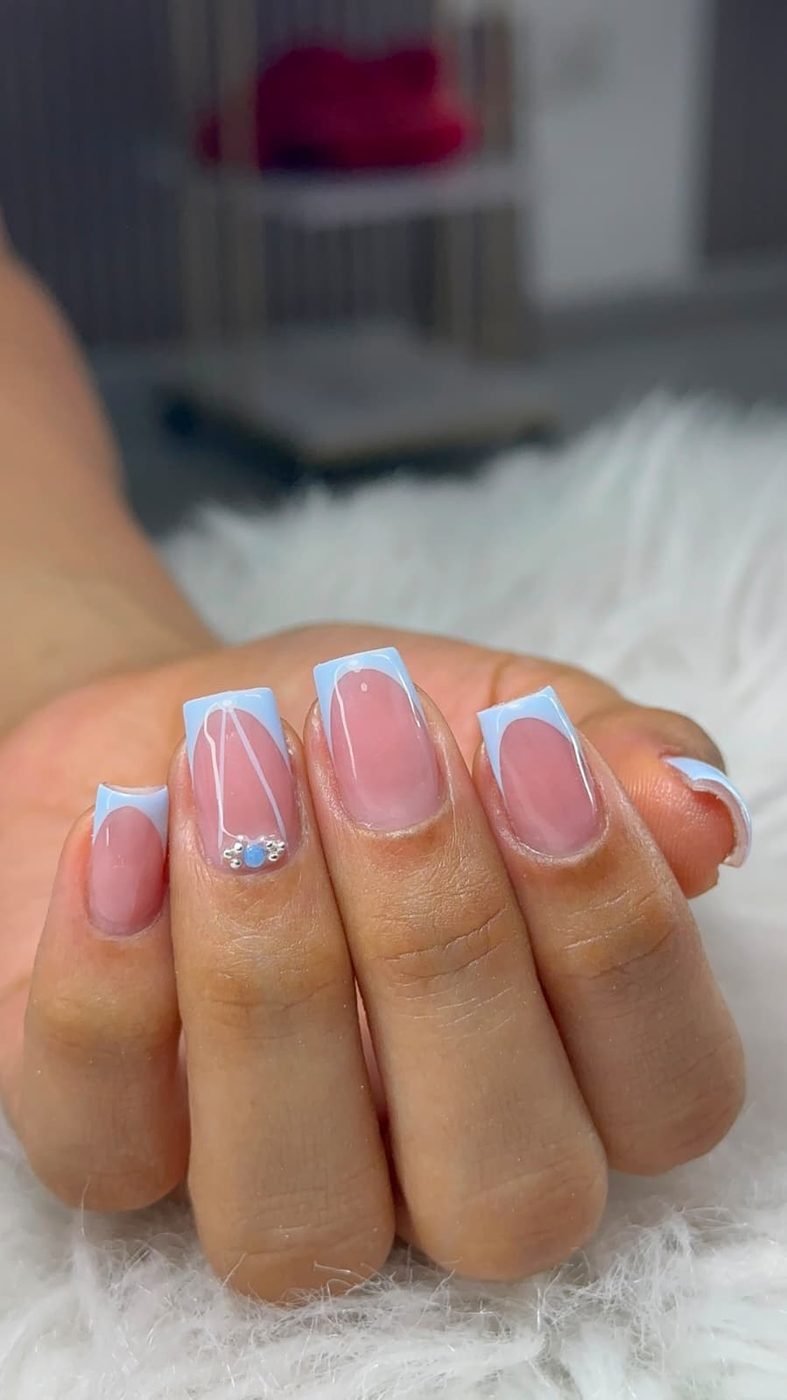Francesa azul cielo con diseño · Serena Nails Spa Cartagena
