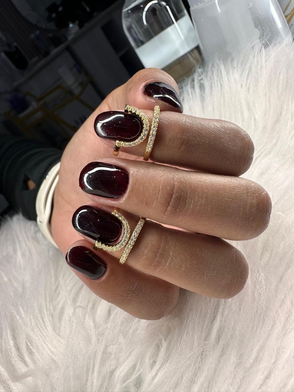 Cereza oscura · cortas · Serena Nails Spa Cartagena